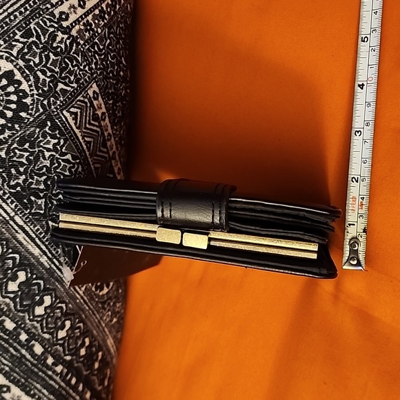 NWT Women Tahari wallet - Picture 9 of 9